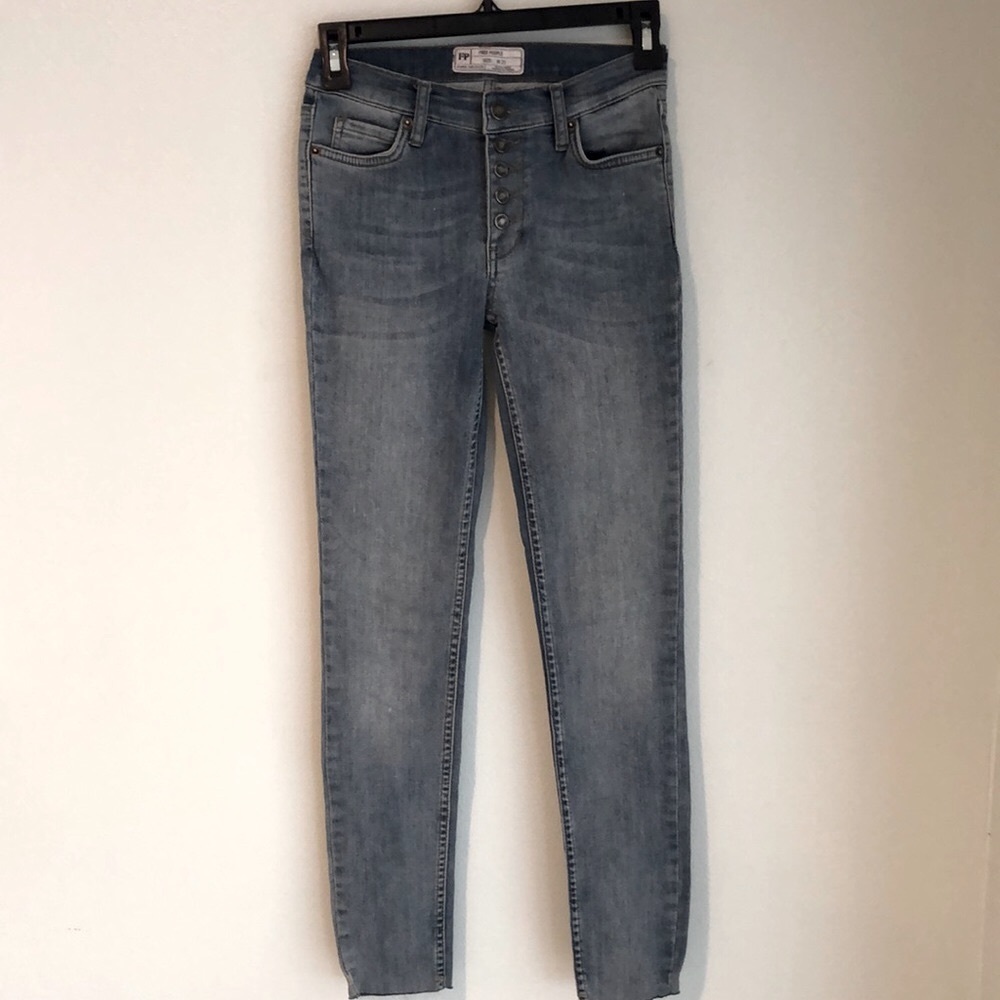 FREE PEOPLE Five button blue jeans, stretchy size 25